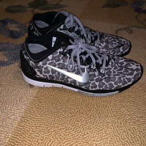 Women’s 8.5 sneakers